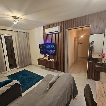Stefaris "Koutsou Court 105" Apartment Larnaca Bagian luar foto