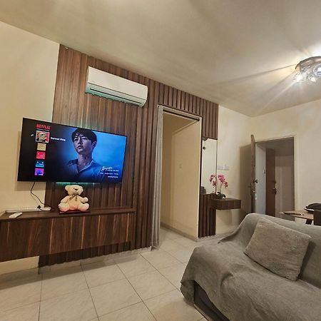 Stefaris "Koutsou Court 105" Apartment Larnaca Bagian luar foto