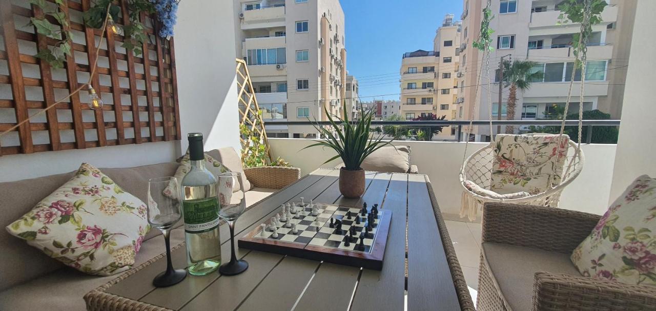Stefaris "Koutsou Court 105" Apartment Larnaca Bagian luar foto