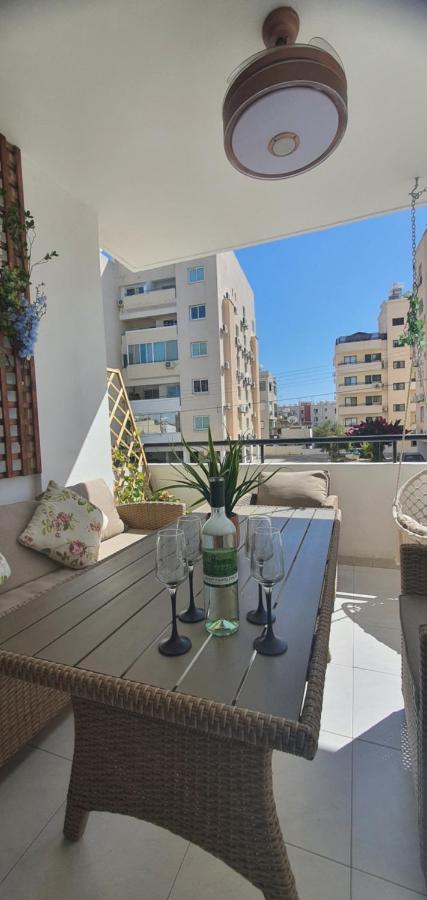 Stefaris "Koutsou Court 105" Apartment Larnaca Bagian luar foto