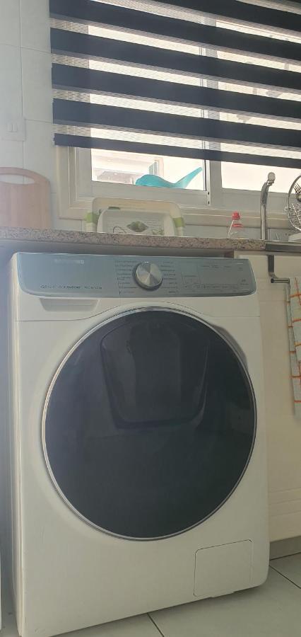Stefaris "Koutsou Court 105" Apartment Larnaca Bagian luar foto