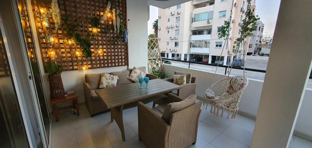 Stefaris "Koutsou Court 105" Apartment Larnaca Bagian luar foto