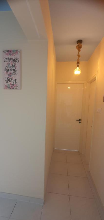 Stefaris "Koutsou Court 105" Apartment Larnaca Bagian luar foto