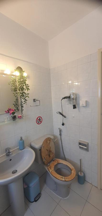 Stefaris "Koutsou Court 105" Apartment Larnaca Bagian luar foto