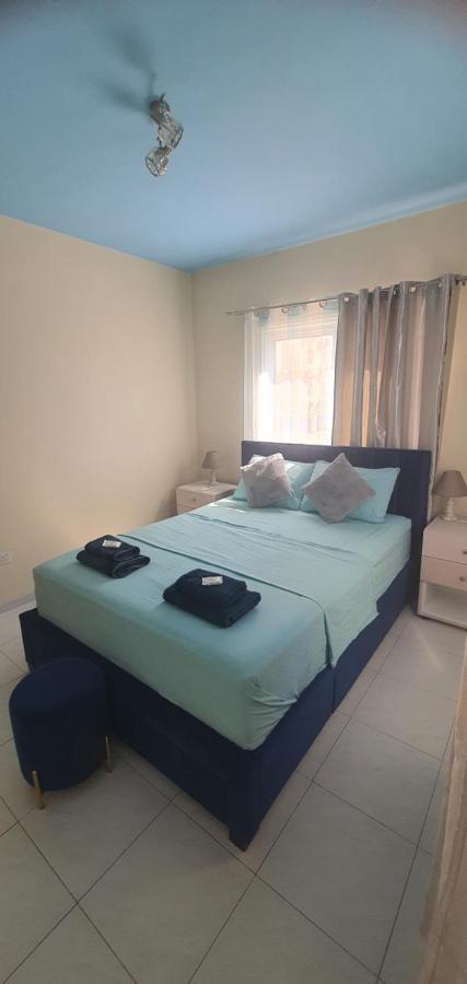 Stefaris "Koutsou Court 105" Apartment Larnaca Bagian luar foto