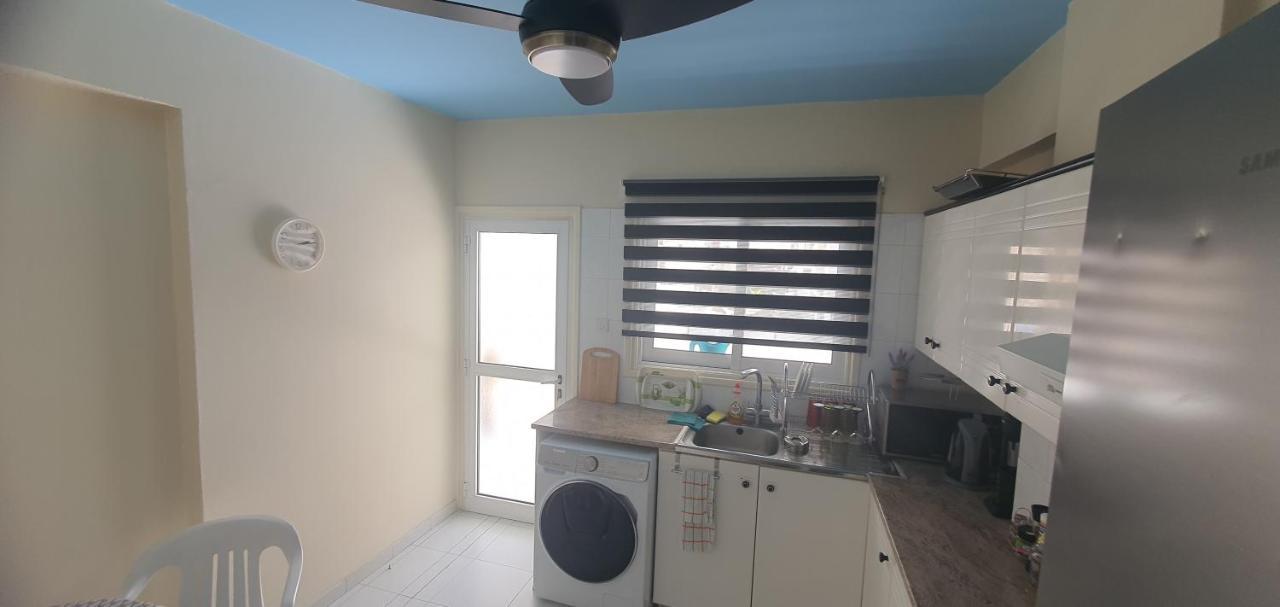 Stefaris "Koutsou Court 105" Apartment Larnaca Bagian luar foto