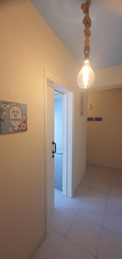 Stefaris "Koutsou Court 105" Apartment Larnaca Bagian luar foto