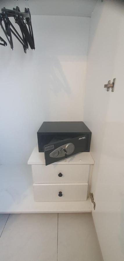 Stefaris "Koutsou Court 105" Apartment Larnaca Bagian luar foto