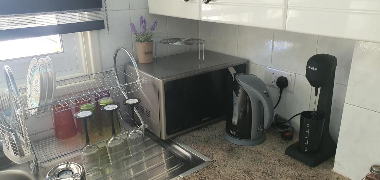 Stefaris "Koutsou Court 105" Apartment Larnaca Bagian luar foto
