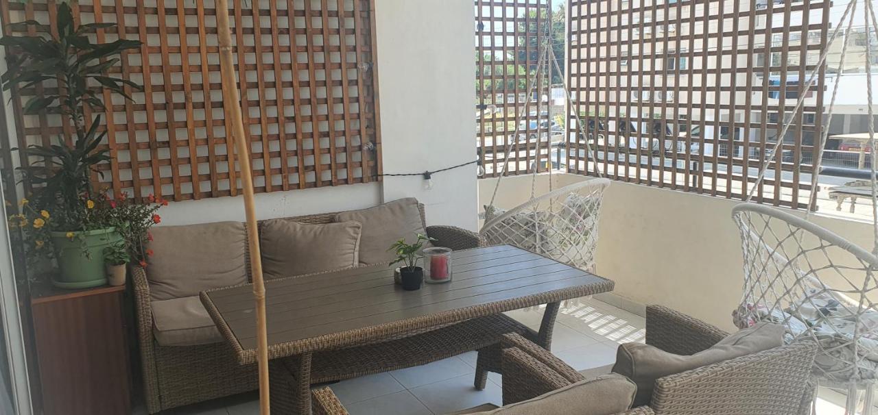 Stefaris "Koutsou Court 105" Apartment Larnaca Bagian luar foto