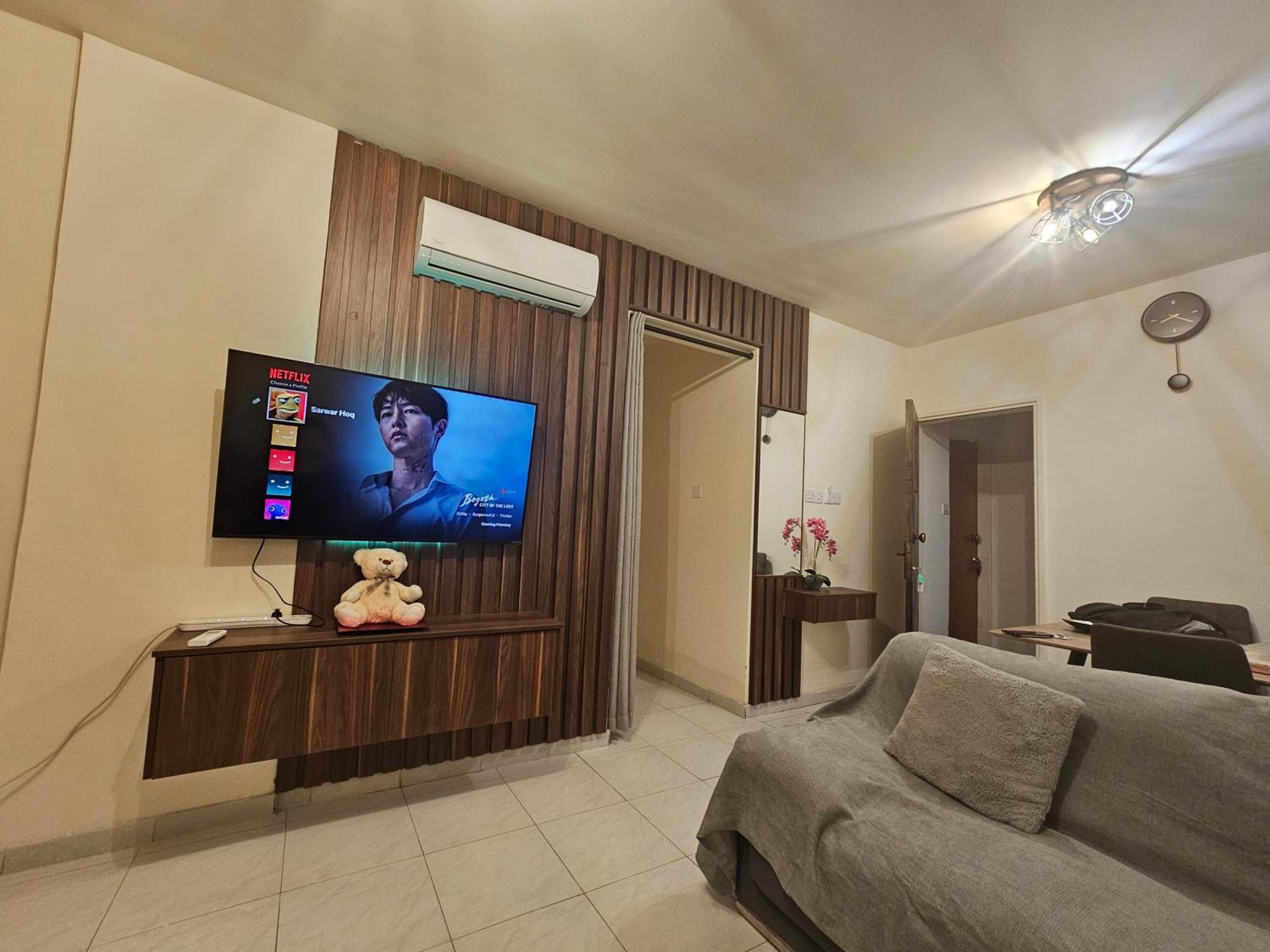 Stefaris "Koutsou Court 105" Apartment Larnaca Bagian luar foto